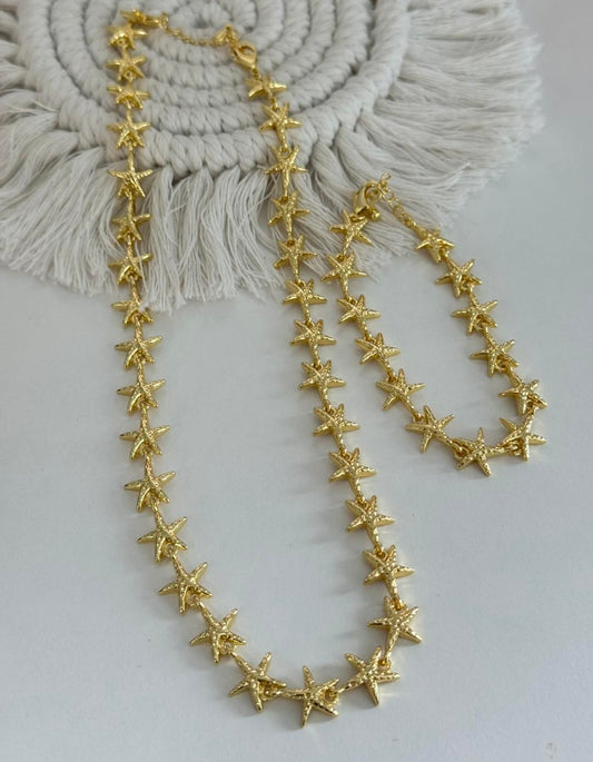 Dainty 18K gold chain styled with pendant